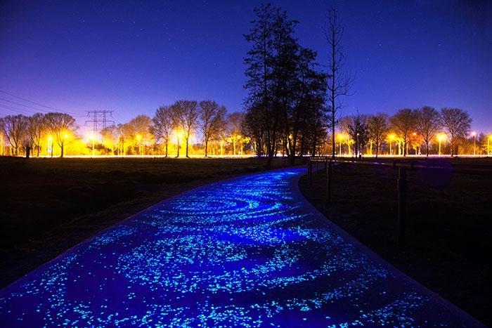 Photoluminescent Pavement for Tourism Destinations: Creating Memorable Nighttime Experiences