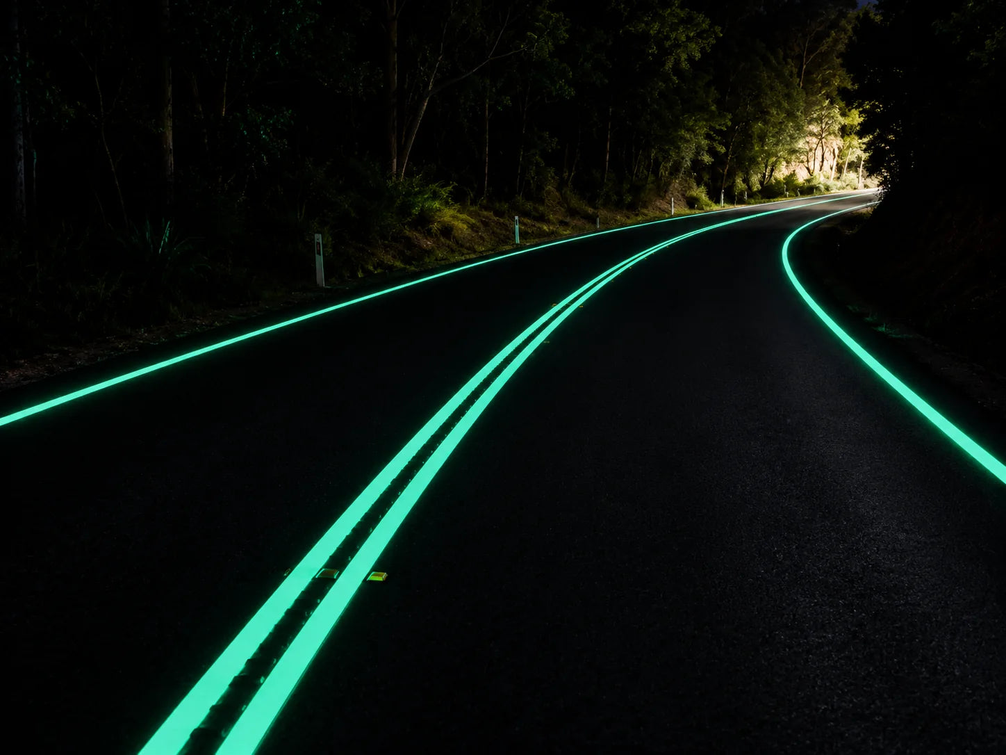 Luminous road marking guidance
