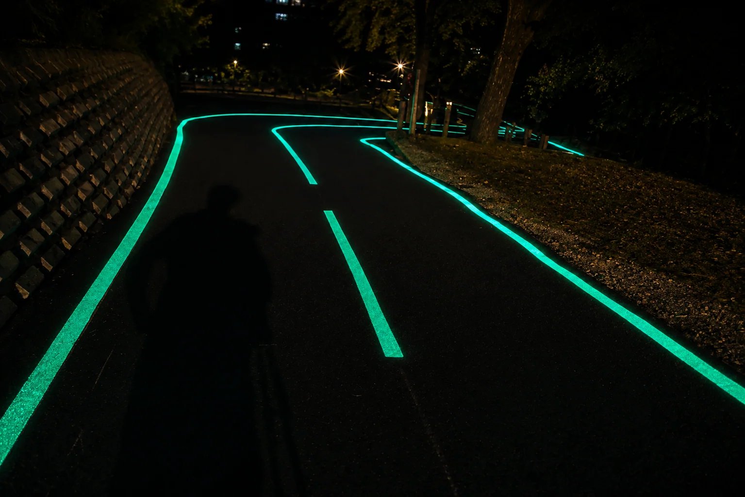 Glow-in-the-Dark Traffic Marking: Uses, Materials and Limits