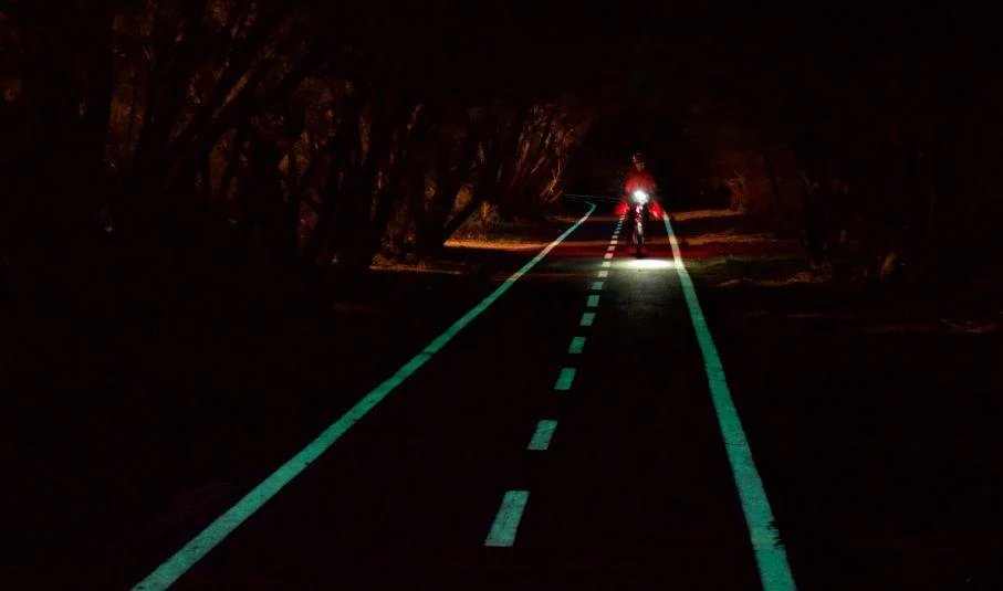 Day-to-Night Wayfinding: How to Combine Colored Pavement and Photoluminescent Aggregate